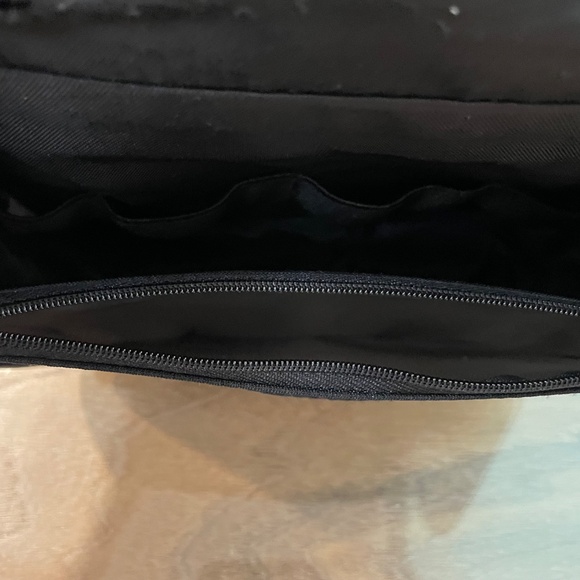 Excellent Condition Hanging Travel Toiletry Bag - Picture 7 of 13